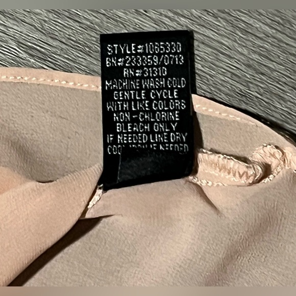 By & By Sleeveless Shirt Women’s Medium Pink Sheer Ruffle Neckline High Low Hem - Picture 7 of 7